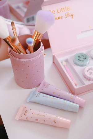 Oh Flossy, Naturalny zestaw do makijażu DELUXE, cienie, róż, szminka i akcesoria