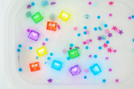 Glo Pals, Kostki sensoryczne świecące w wodzie Lumi - zabawka kąpielowa, kolor fioletowy