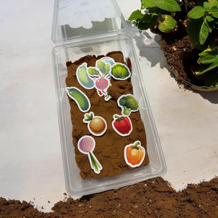 ChildGen, Piasek kinetyczny Mały ogrodnik, gleba z warzywami 100% naturalny, 907g w pojemniku