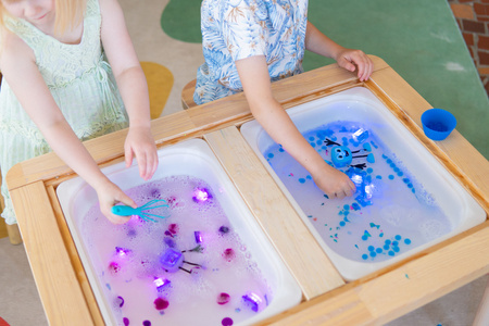 Glo Pals, CASE Lumi Light-Up Cubes