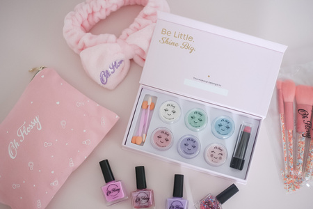 Oh Flossy, Naturalny zestaw do makijażu DELUXE, cienie, róż, szminka i akcesoria