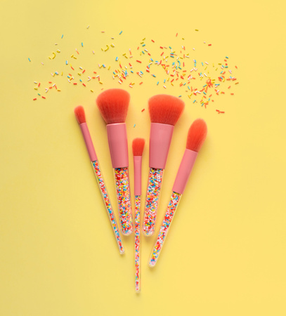 Oh Flossy, Zestaw 5 pędzli do makijażu z uchwytami w stylu słodkiej posypki