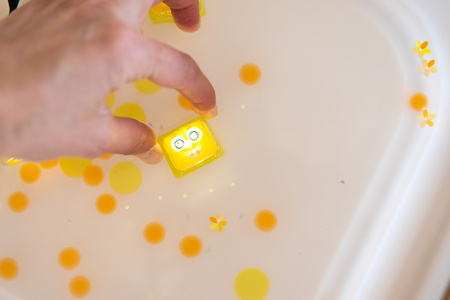 Glo Pals, Postać do kąpieli Alex - zestaw z dwie kostkami sensorycznymi