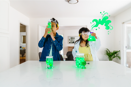 Glo Pals, Postać do kąpieli Pippa - zestaw z dwiema kostkami sensorycznymi świecącymi w wodzie