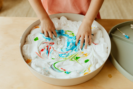 Jellystone, Tacka sensoryczna Play Tray Sage 2w1 pojemnik kolor zielony