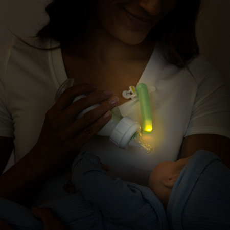 LatchLight – Innovative night lamp that does not disrupt sleep phases, portable, with a clip and directional light.