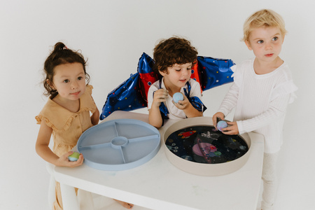 Jellystone, Tacka sensoryczna Play Tray Soft Blue 2w1 pojemnik niebieski