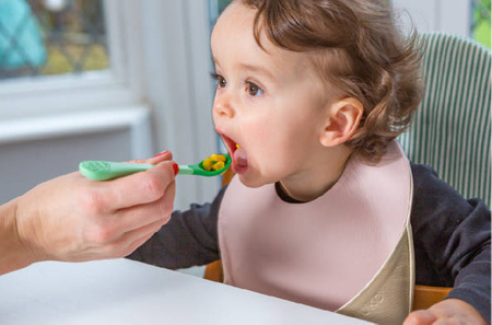 Nana's Manners ETAP 1 Zestaw 3 łyżeczek, kolor