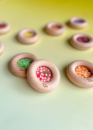 Petit Boum, Drewniana grzechotka sensoryczna, Pomidorki