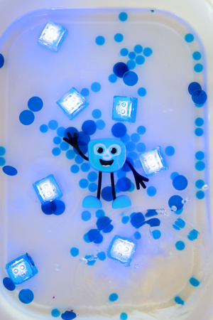 Glo Pals, Kostki sensoryczne świecące w wodzie Blair - zabawka kąpielowa, kolor turkusowy