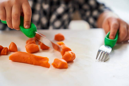 Nanas Manners ETAP 3 GREEN Sztućce nóż widelec 3-9 lat