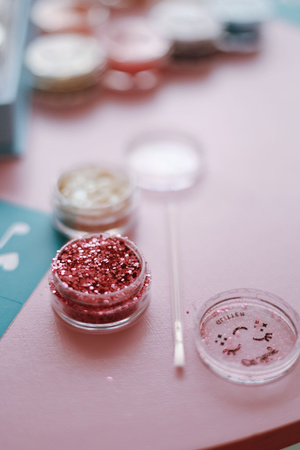 Oh Flossy, Brokatowy zestaw do malowania twarzy SPARKLY, bio brokat, roślinna formuła