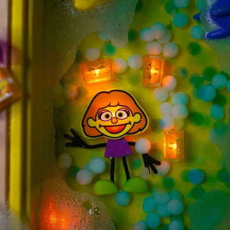 Glo Pals, Postavička do koupele Julia – sada se dvěma senzorickými kostkami svítícími ve vodě.