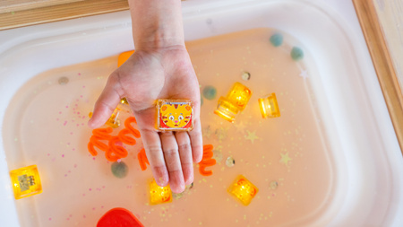 Glo Pals, CASE Daniel Tiger Light-Up Cubes