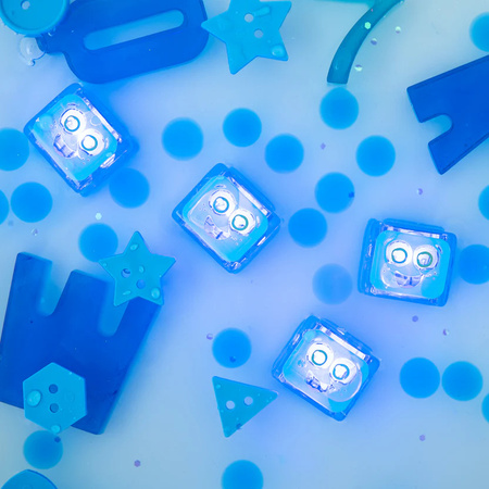Glo Pals, KAZETA 5× Sensorické svítící kostky do vody BLAIR – sada 5 jednotlivých balení v kazetě, displej