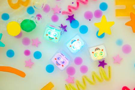 Glo Pals, CASE Lumi Light-Up Cubes