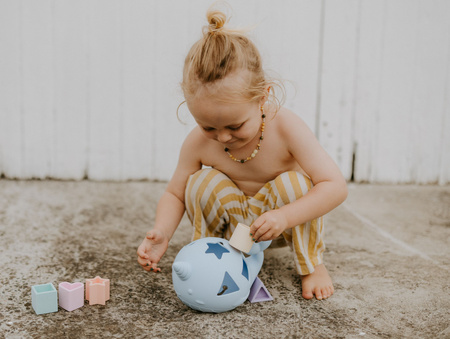 Jellystone, Třídicí hračka ve tvaru narvala – PASTEL