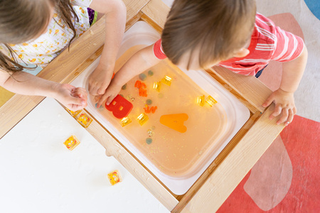 Glo Pals, CASE Daniel Tiger Light-Up Cubes