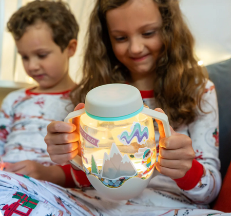 Glo Pals ŚNIEŻNY Zestaw sensoryczny DIY, świecący słoik z brokatami i figurkami Fun Fillers + naklejki gratis ZIMA WINTER