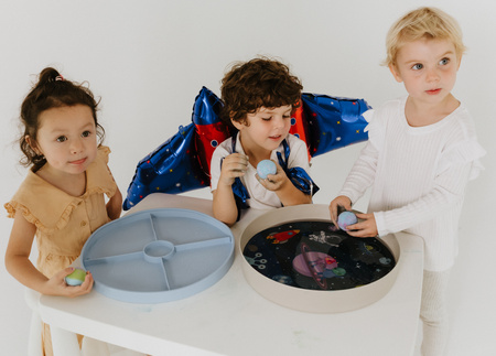 Jellystone, Tacka sensoryczna Play Tray Soft Blue 2w1 pojemnik niebieski