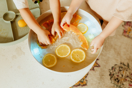 Jellystone, Tacka sensoryczna Play Tray Sage 2w1 pojemnik kolor zielony