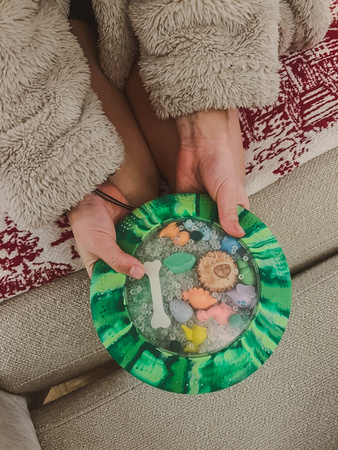 Jellystone, Senzorický disk s figurkami A-Ku-Ku! Peekaboo, motiv Dinosaurus