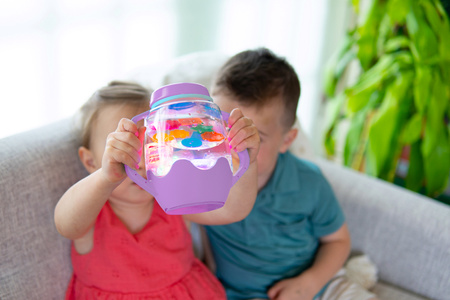 Glo Pals, CASE Senzorická nádoba k naplnění vodou, fialová barva