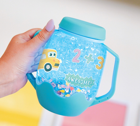 Glo Pals ABC Zestaw sensoryczny DIY, świecący słoik z brokatami i figurkami Fun Fillers + naklejki gratis